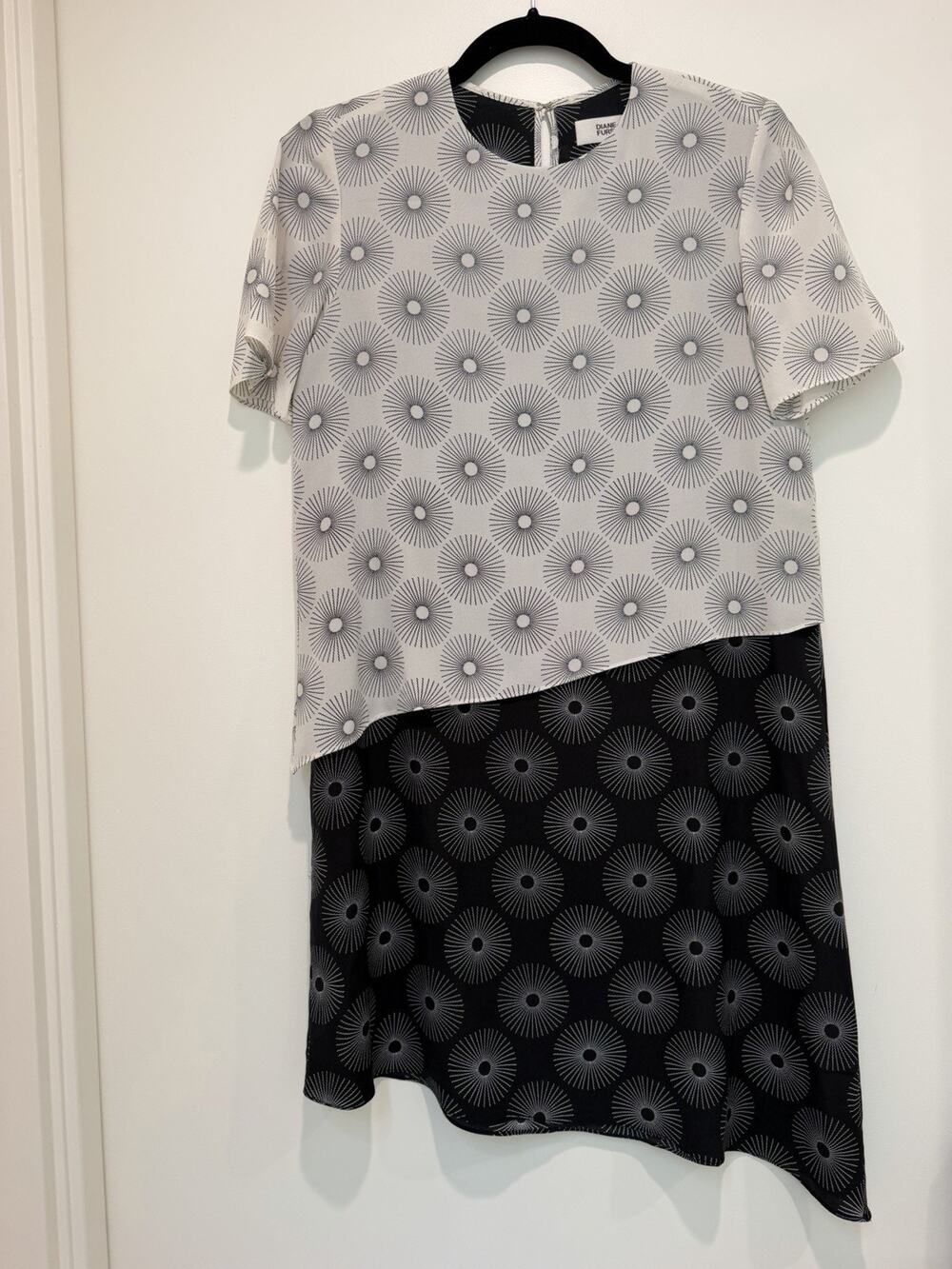Diane von Furstenberg Two-Tiered Black & White Silk Dress in Size 0